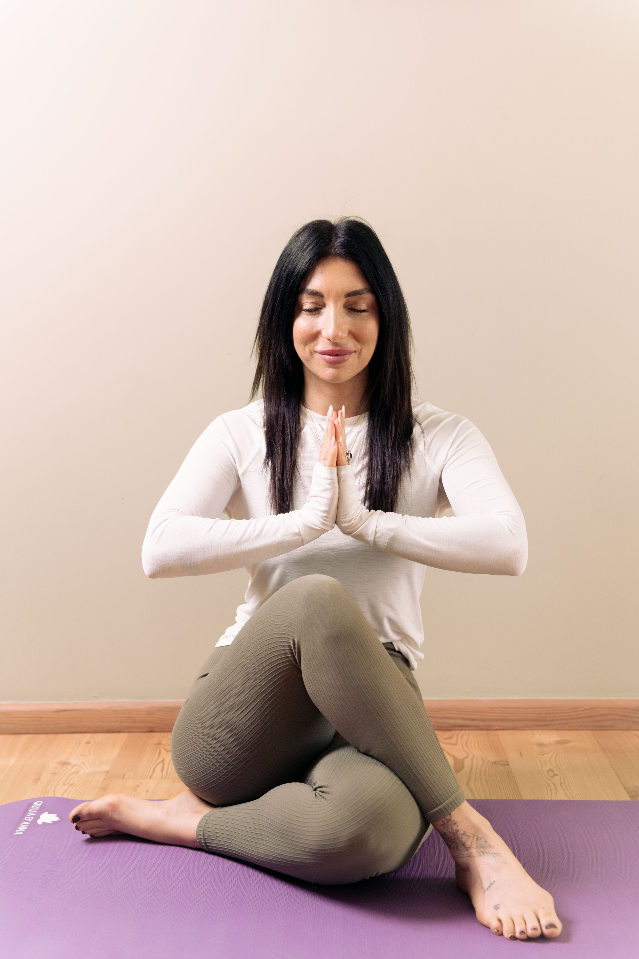 Giulia in posizione di meditazione